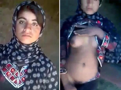 XXX video call of a Pakistani woman in which she takes off her hijab and clothes