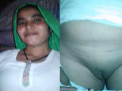 Chubby Indian woman with a shaved pussy is here for all the XXX Desi lovers