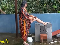 After bathing Indian wife spreads her legs for a wild amateur sex with her husband